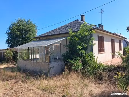 maison 3 chambres - 2 garages - 1 atelier - 1 000 m2 de terrain - vente directe