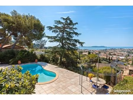 très belle villa sur les hauteurs de carqueiranne