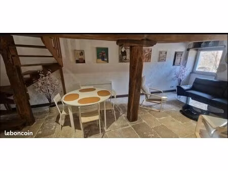 maison en pierre rénovée et meublée