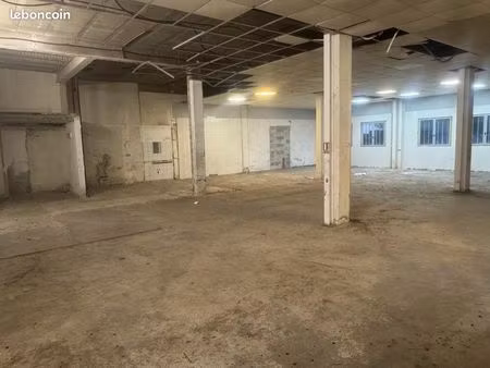 location local  commercial  250 m²