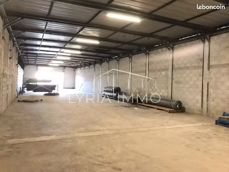 local 600 m² le luc
