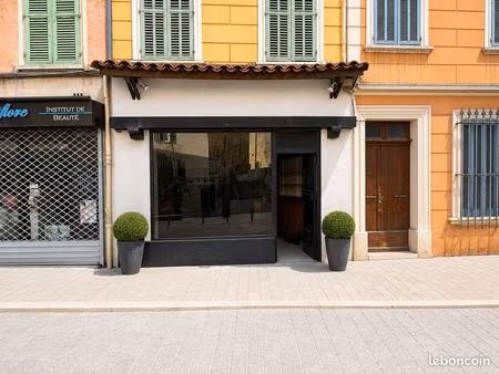 local commercial 75 m² solliès-pont