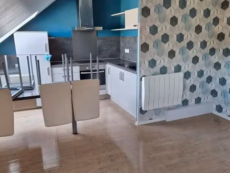 appartement a louer duplex 60 mètre carré secteur calme avec terrain place de parking et c