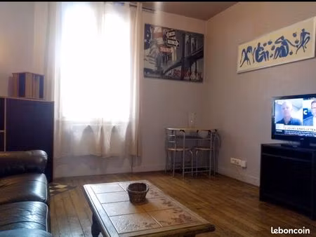 grand studio lumineux très bien placé