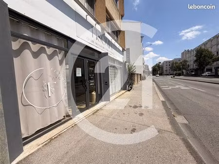 boutique 75 m² valence