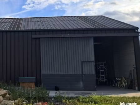 location hangar