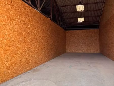 local de stockage de 80m²