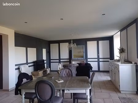 maison mitoyenne dans 1 ancien chateau-cachet et authenticité