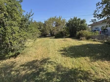 terrain constructible 438 m² – ruelle-sur-touvre – quartier calme en impasse