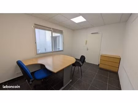 bureau 12 m² près de l'aéroport