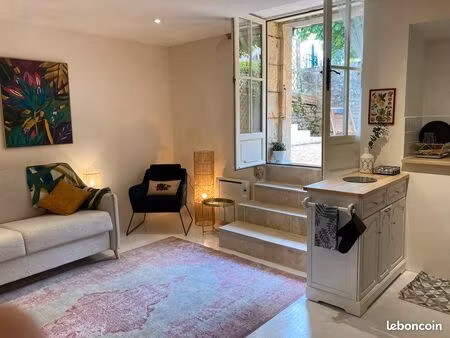 studio meublé centre-ville montignac lascaux avec extérieur privatif