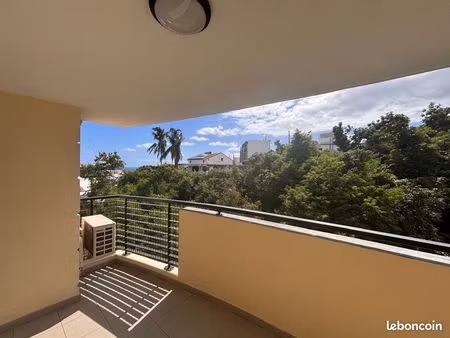 location t2 sainte clotilde avec terrasse proche boulevard sud et université