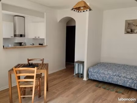 location studio meublé