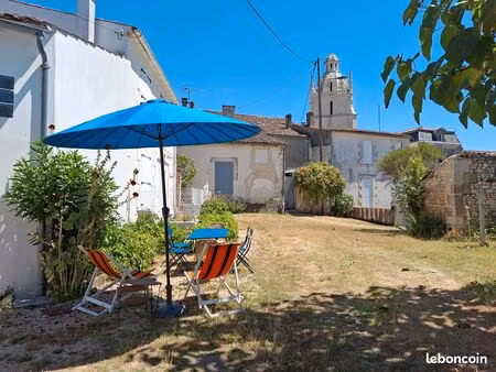 charmante maison charentaise située entre bordeaux et la rochelle