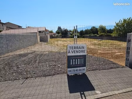 terrain constructible à mours 833 m² (26540)