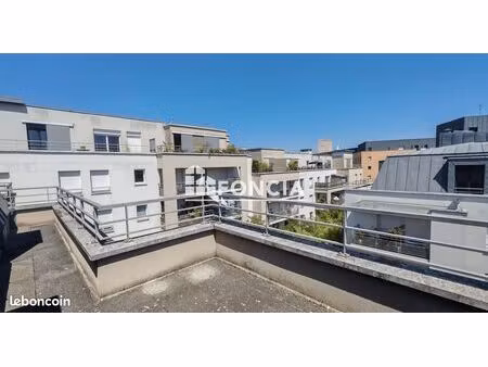 dernier etage / 2 terrasses / parfait etat