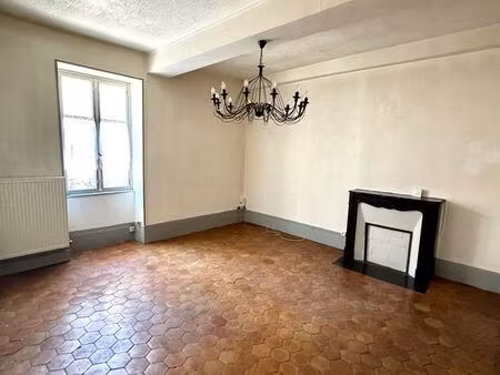immeuble mixte 170 m² avec local commercial et habitation – nolay centre