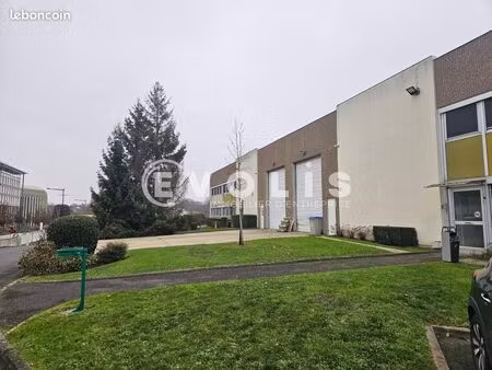 local d'activité 880 m²