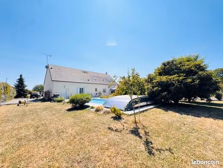 maison 5 chambres  avec piscine garage et 1500m² de jardin clos