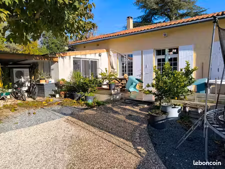 maison de 110 m2 avec garage et jardin