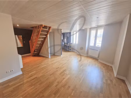 t3 duplex lumineux – cours de l'argonne – tram b