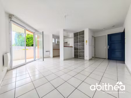 appartement t2 avec terrasse  piscine et parking le confor