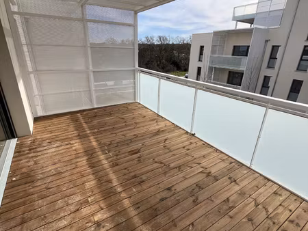 t3 lumineux avec grand balcon  parking couvert et cellier