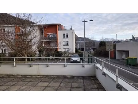 saint-martin-le-vinoux meuble de 39.01m² + terrasse + parking