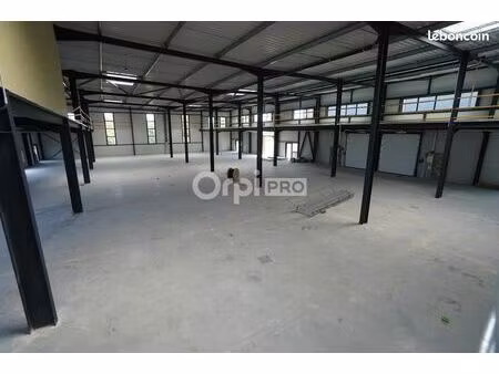 local d'activité 1 823 m²