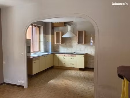 vends maison composée de 2 logements