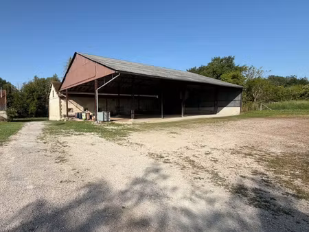 marigny le chatel - hangar et terrain