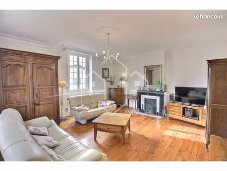 maison 8 pièces 195 m²