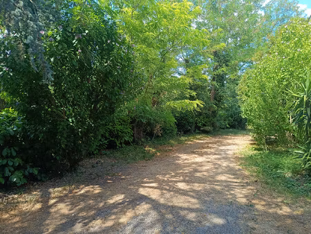 terrain 2500 m2 à pouvourville