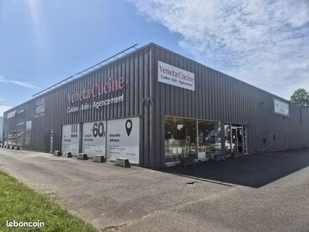 mobilier 480 m² ussac