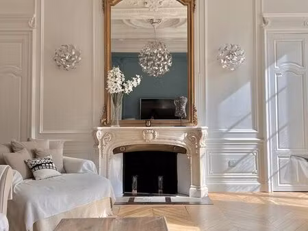 4 lots dans hotel particulier : appartement de prestige + très grands caveaux voûtés + 2 p