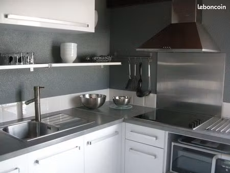 bail étudiant(e) petite maison meublée avec jardin & vue mer –