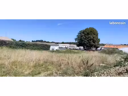 terrain 686 m² le gua