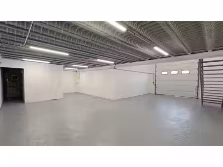 location local d’activités les mureaux 78130 180m²