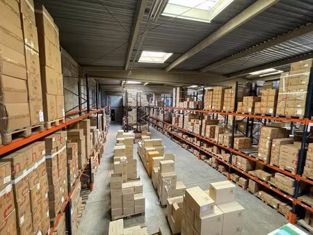location local d’activités l hay les roses 94240 930m²