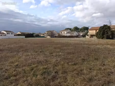 terrain 300 m² montfaucon