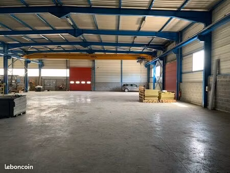 location bâtiment bureaux stockage extérieur