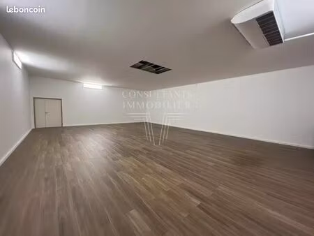 local 323 m² pantin
