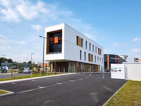 location locaux professionnels 1 pièce 205 m² à chateaubriant (44110)  2 352 €