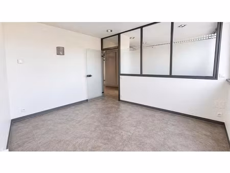 location locaux professionnels 0 pièces 13 m² à saint-raphael (83700)  496 €