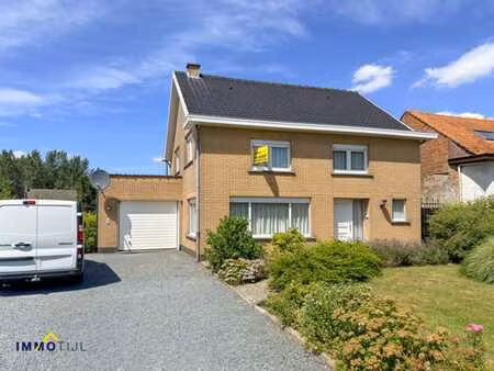maison 4 façades avec grand jardin et garage !