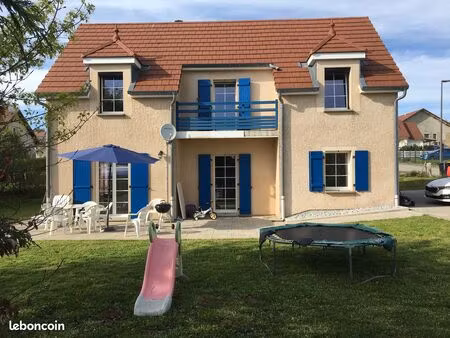 maison familiale avec jardin proche des commodités