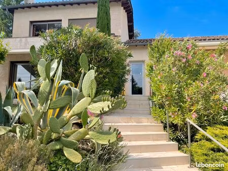 maison - 211 m² - 7 pièces