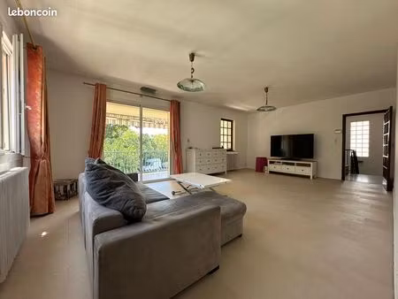 appartement 115m2 avec 2 places de stationnement + local de rangement