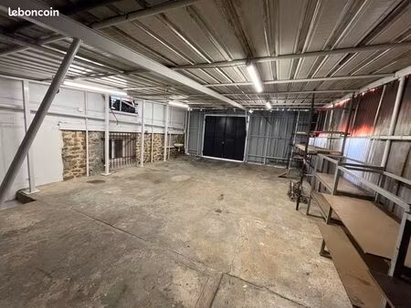 bureau et dépôt de 100m2