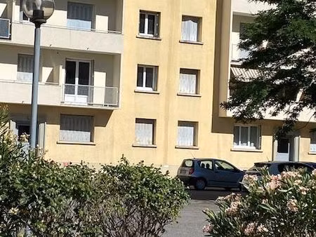 f3 de 52 m²  très proche de valence